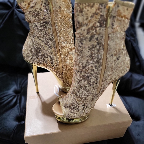 Sparkling Gold Sequin Platform Heels - Picture 2 of 11